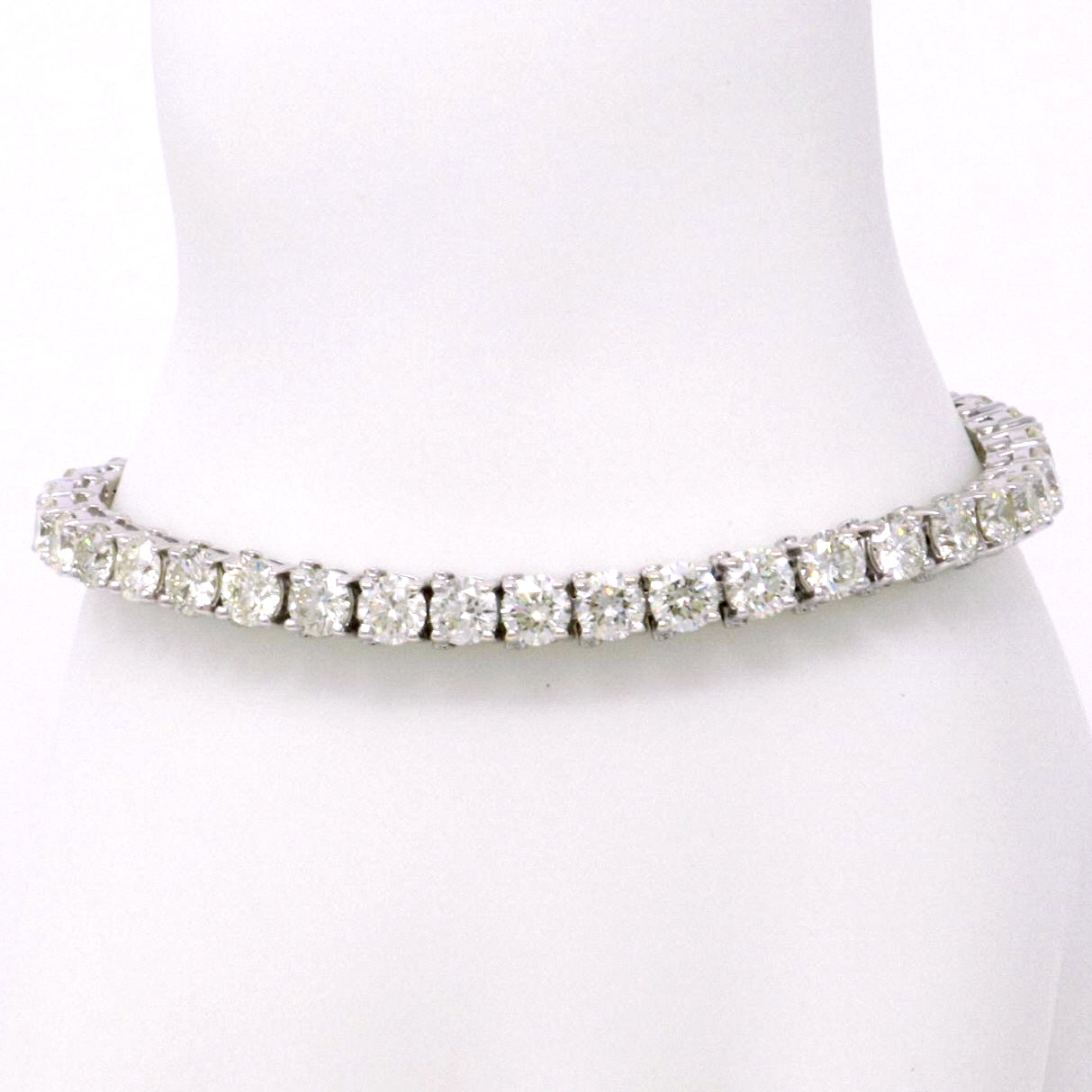 White Gold Brilliant-Cut Tennis Bracelet 12.80ct