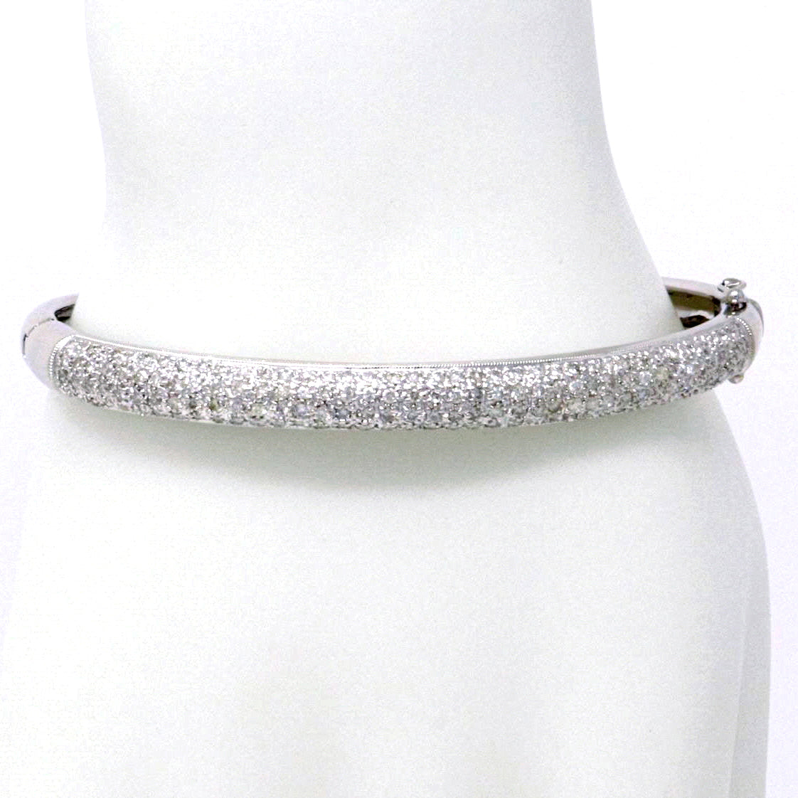 Flawless Pavé Bangle 1.94ct