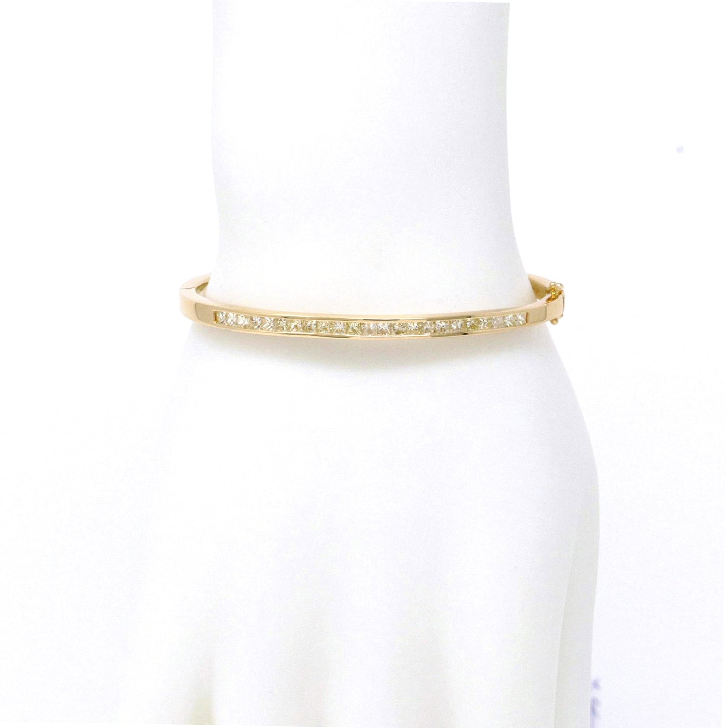 Fancy Light Yellow Dimaond Bangle 2.33ct