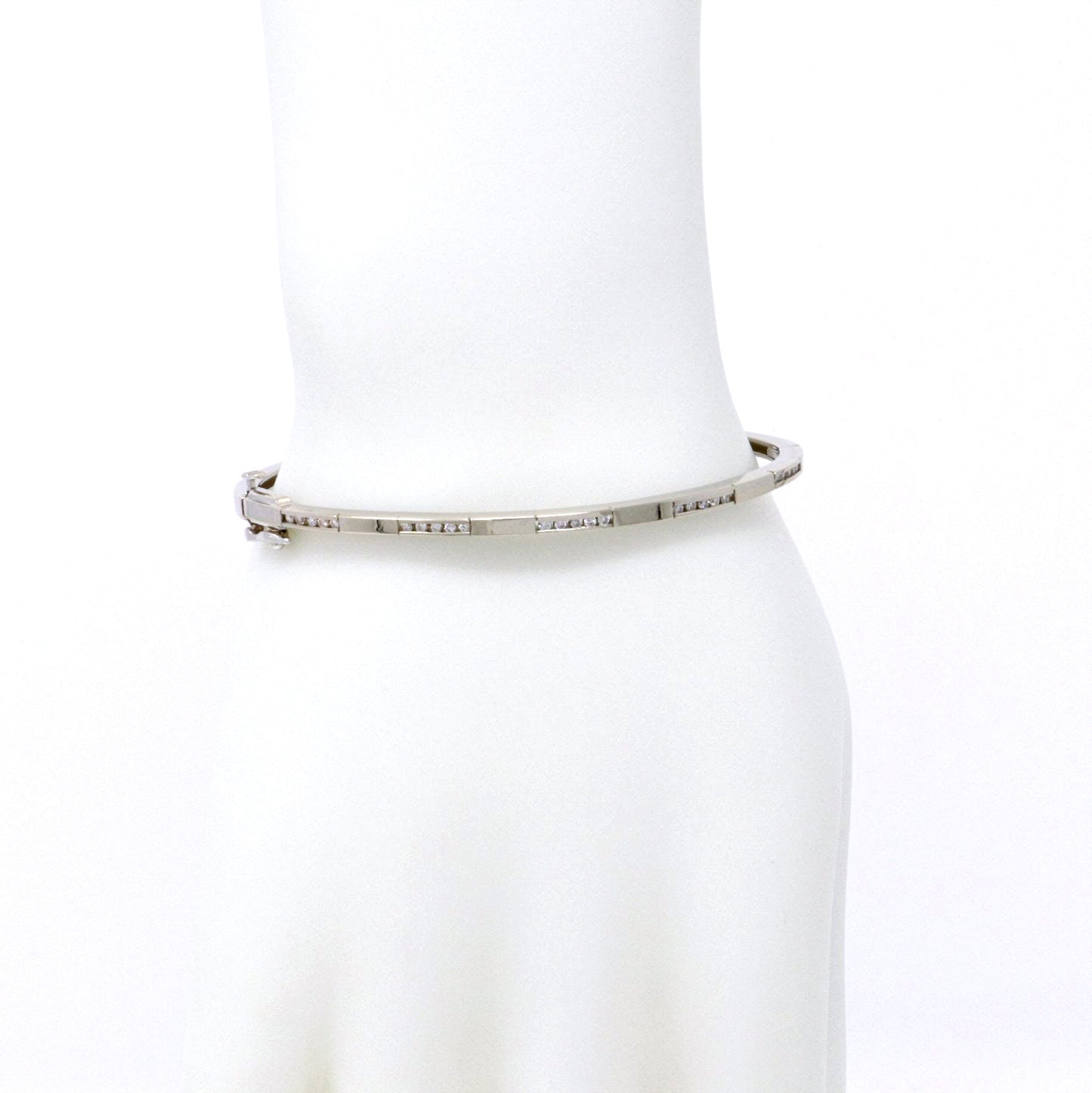 Bar Diamond Studded Bangle 0.25ct