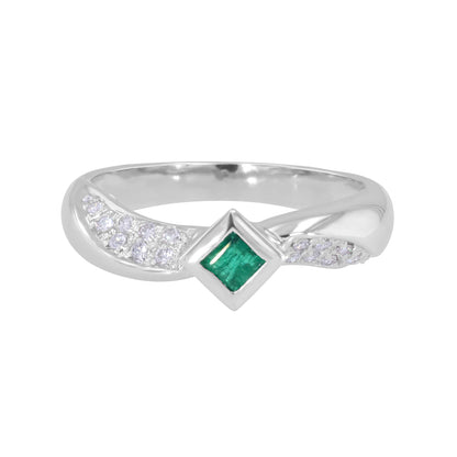 Emerald and Pavé Diamond Ring 0.25ct