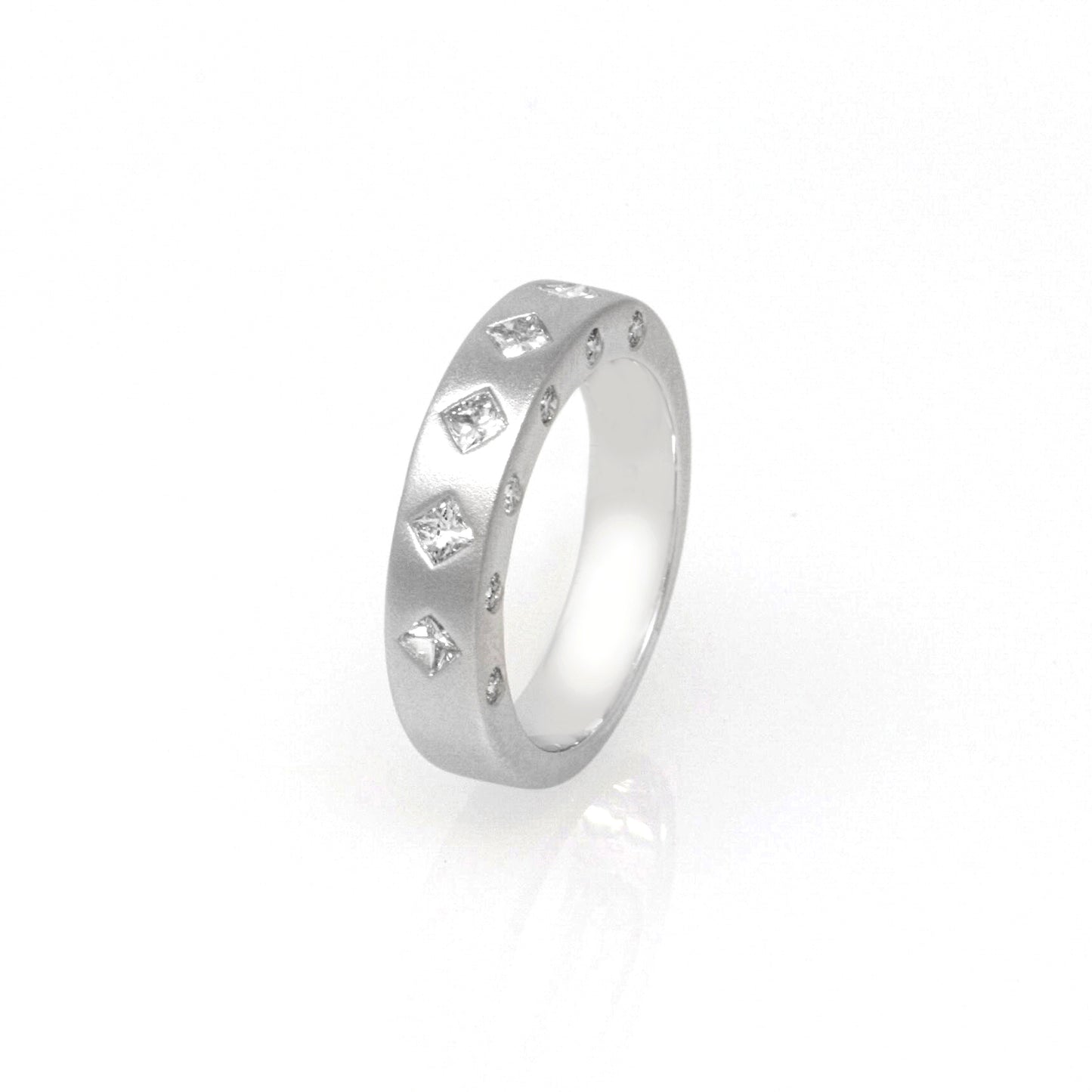 Diamond Edge Band 0.70ct