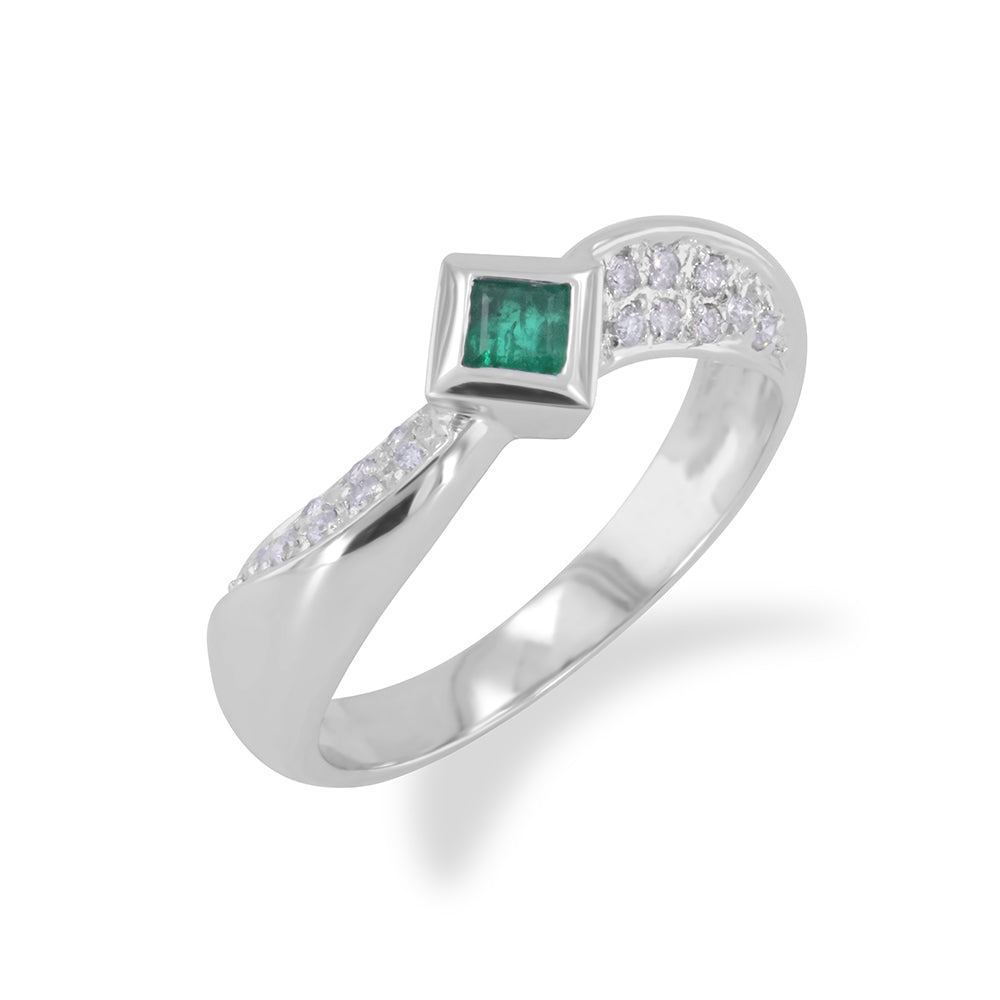 Emerald and Pavé Diamond Ring 0.25ct